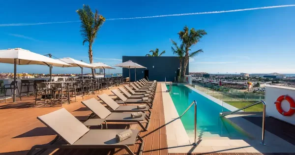 planes en la terraza de vibes hotel malaga